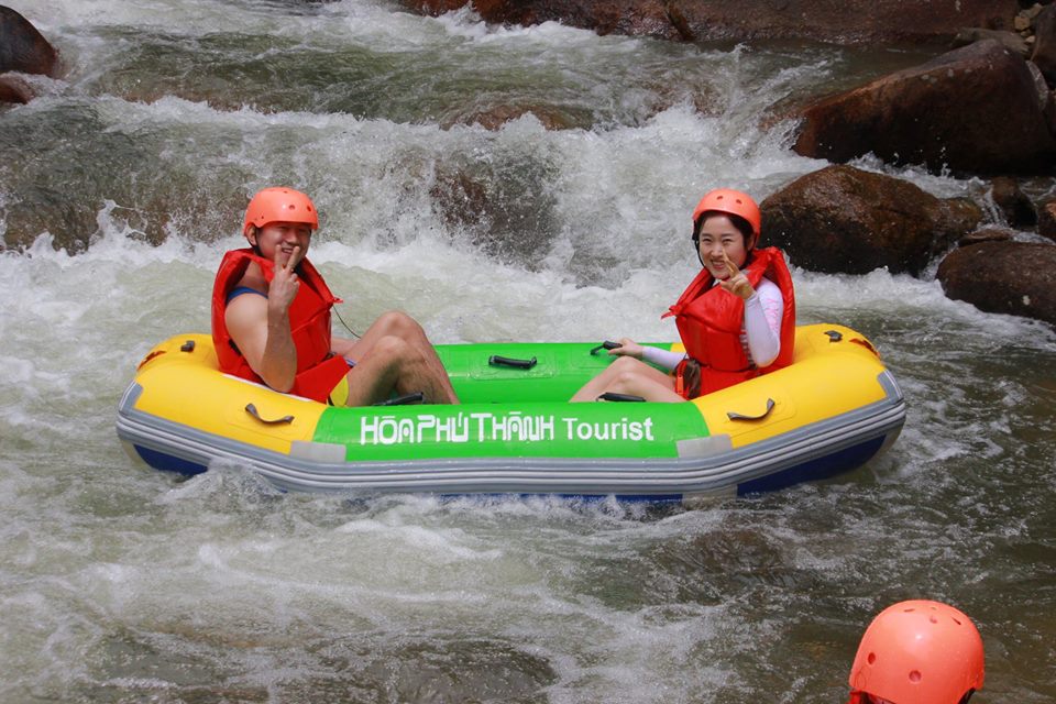 Trượt thác ở Hoà Phú Thành