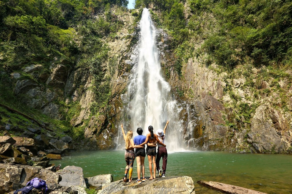 Thác Mây Treo hùng vĩ