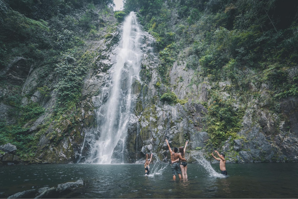 Tắm thác Mây Treo