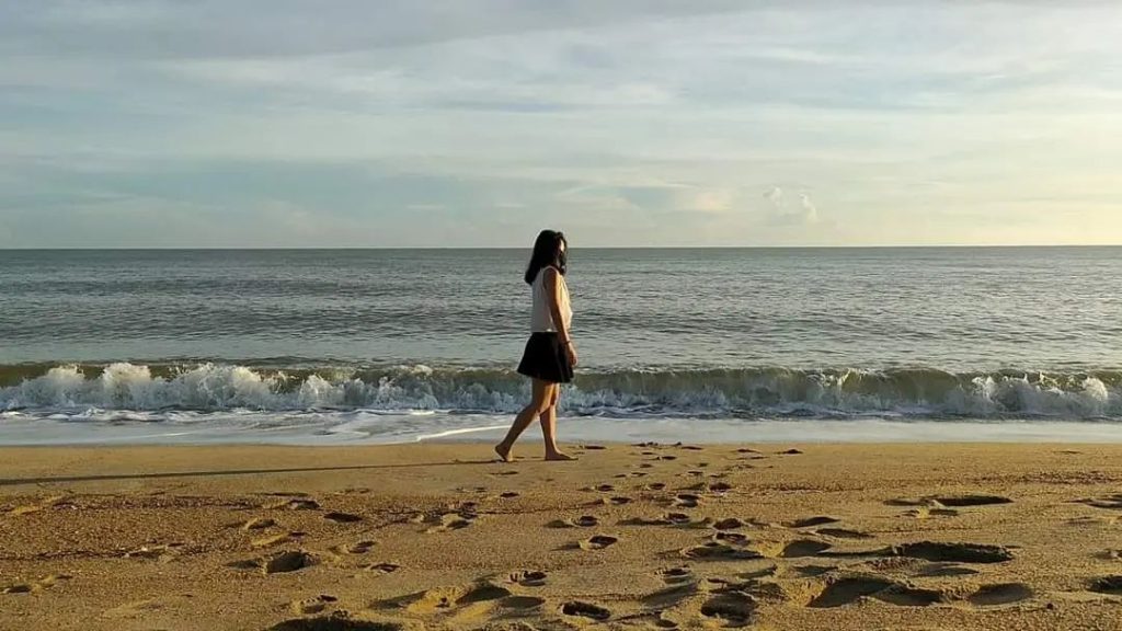 Pantai Cahaya Bulan - Tempat Menarik di Kelantan