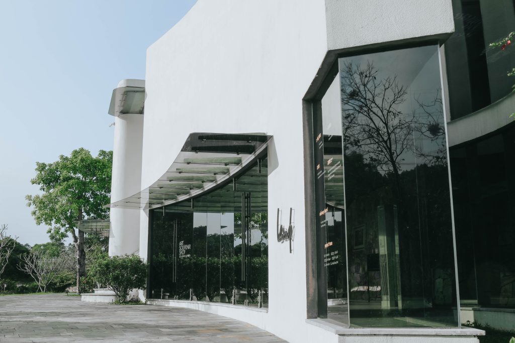 thăm bảo tàng Mỹ Thuật Huế