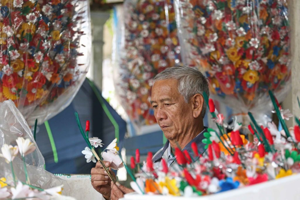 Tham quan làng hoa giấy Thanh Tiên 