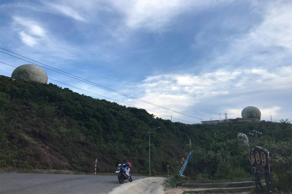 Đường lên trạm rada Sơn Trà