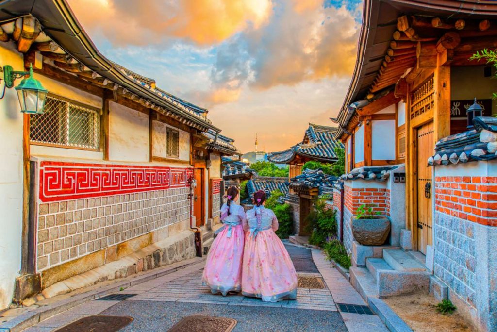 หมู่บ้านบุกชอนฮันอก (Bukchon Hanok Village)