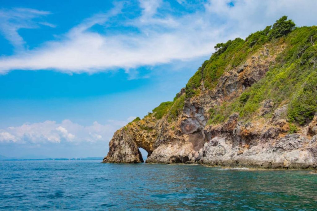 เกาะทะลุ