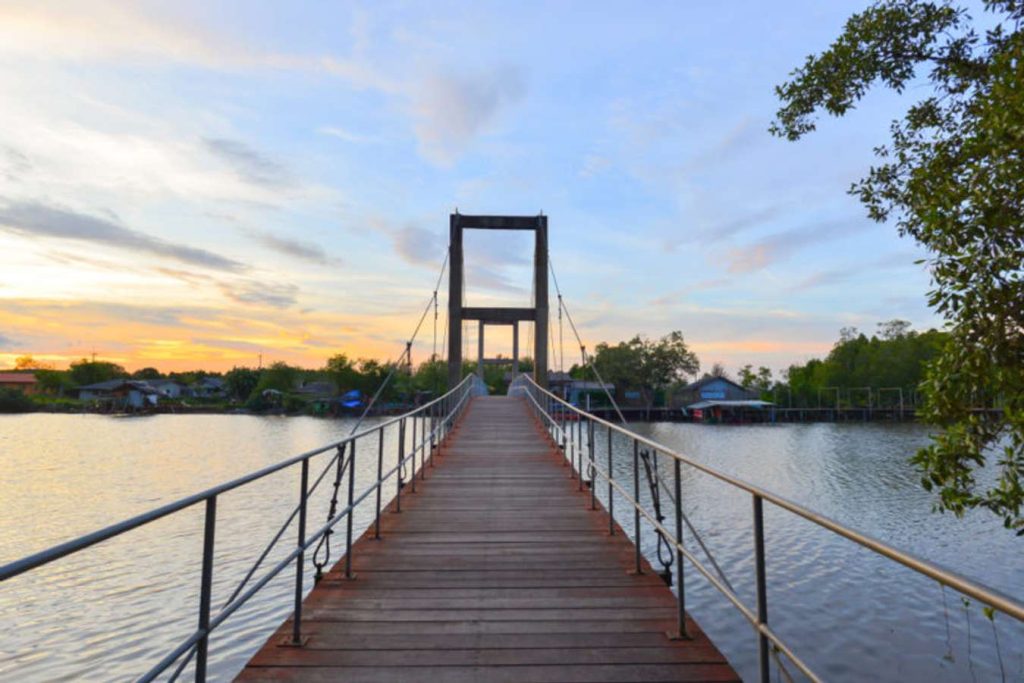 สะพานรักษ์แสม