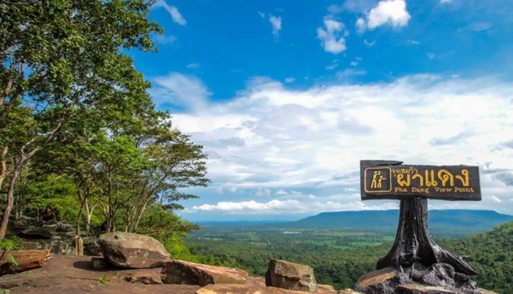 จุดชมวิวผาแดง