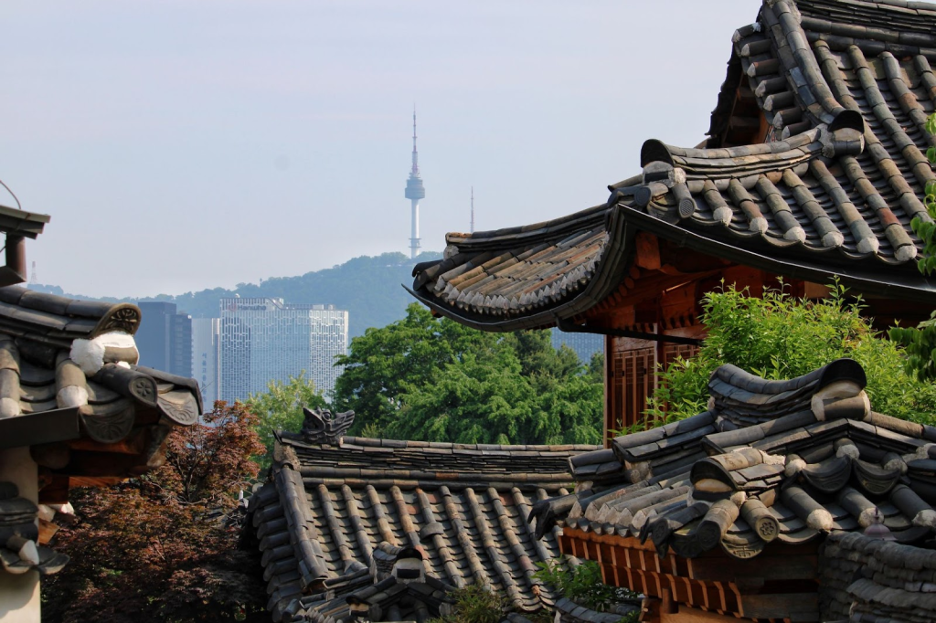 หมู่บ้านบุกชอนฮันอก (Bukchon Hanok Village)