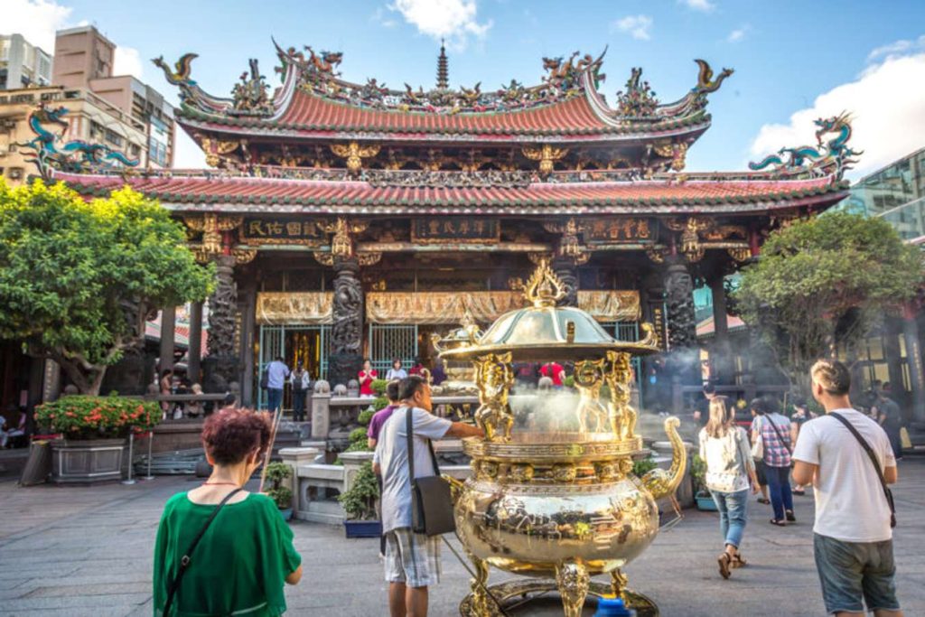 วัดหลงซาน (Longshan Temple)