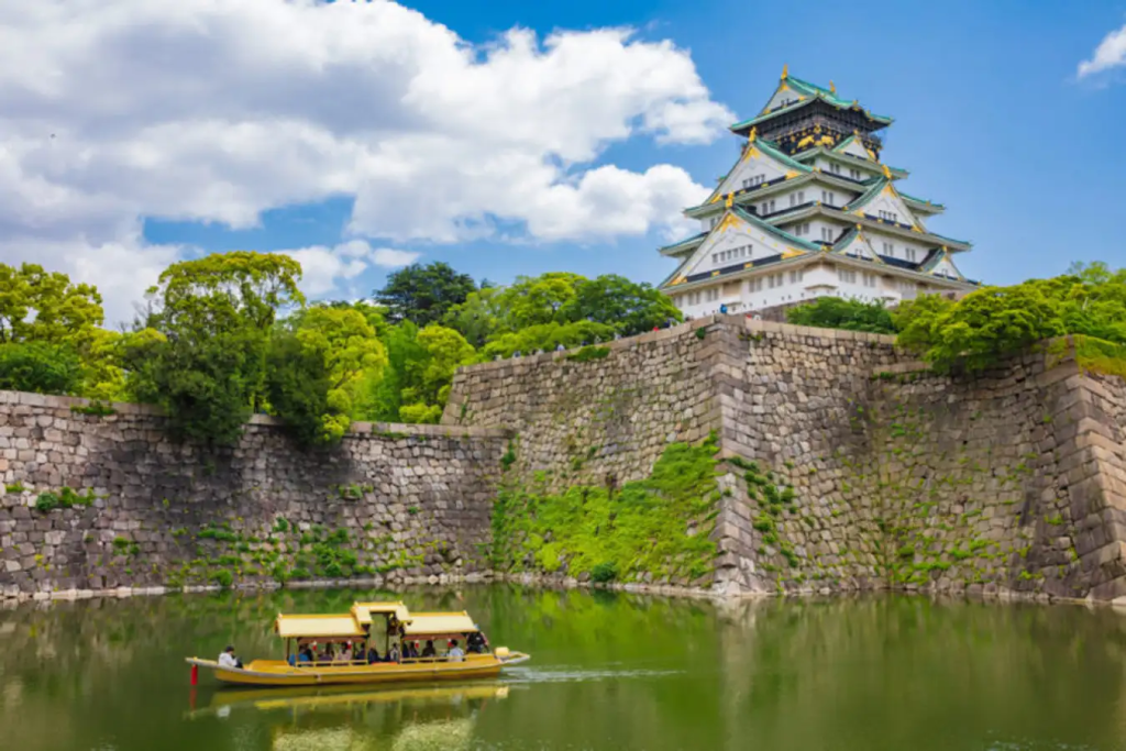  Osaka Castle