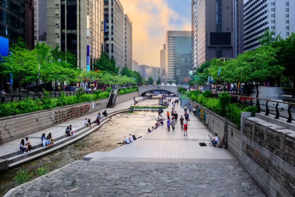 คลองชองกเยชอน (Cheonggyecheon)