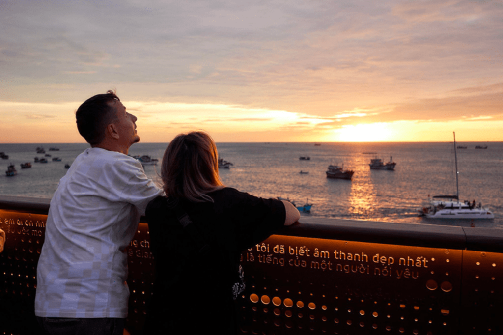 Chụp ảnh Check in tại Kiss Bridge Phu Quoc