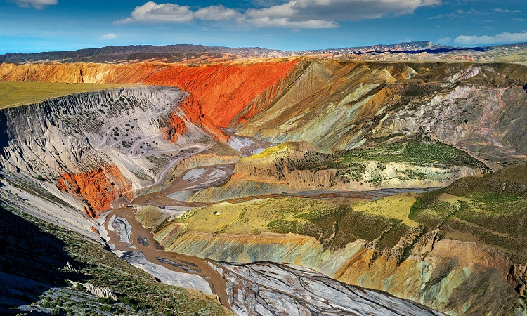 chân dãy Thiên Sơn Tân Cương