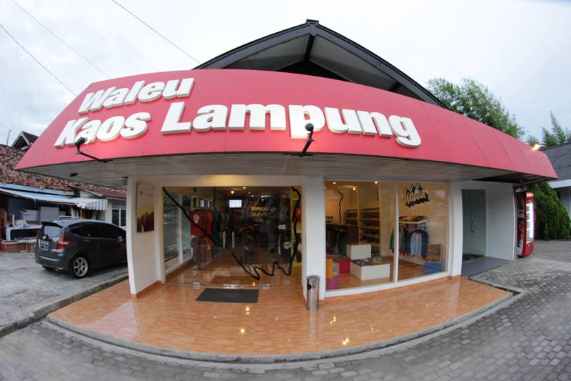 Dapatkan pakaian terbaik di waleu kaos lampung