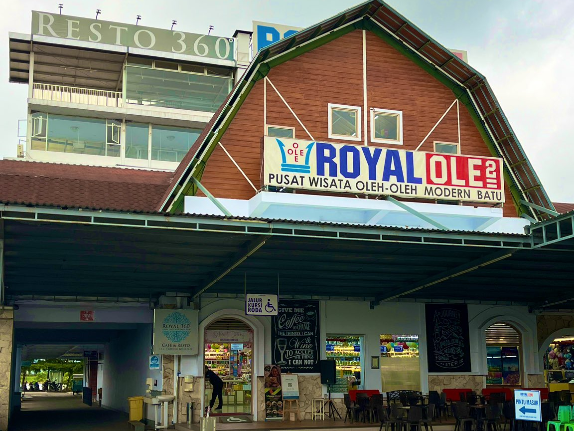 Pusat oleh-oleh batu Royal Ole-Ole Batu