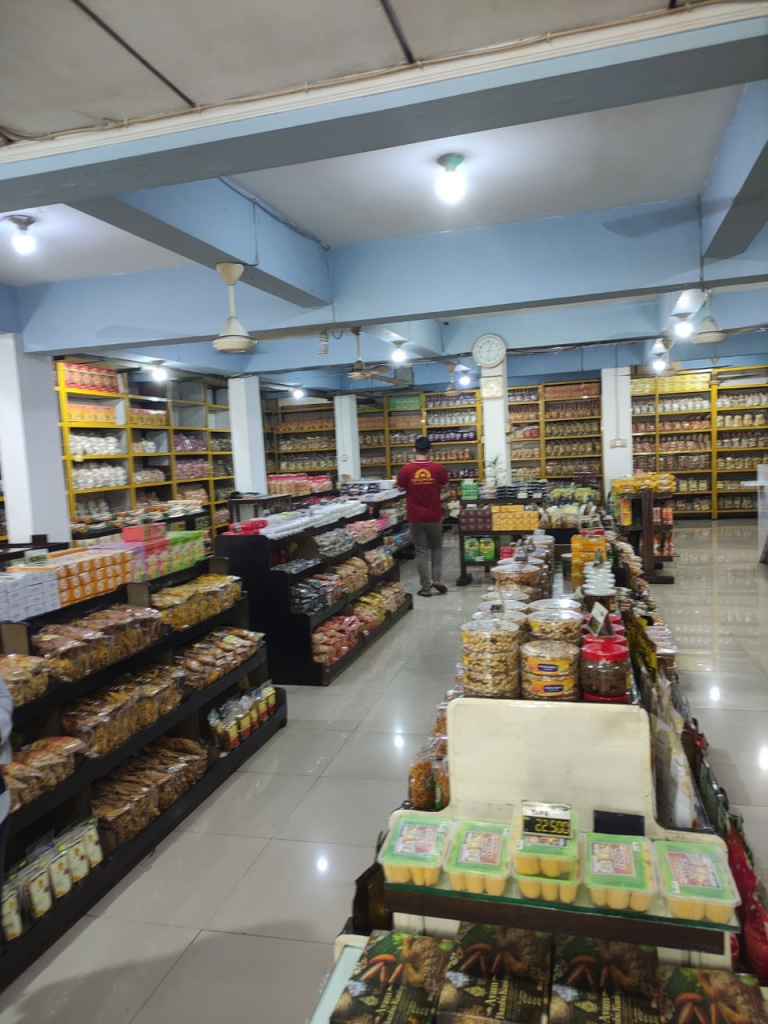 beli oleh-oleh di Toko Sudi Mampir