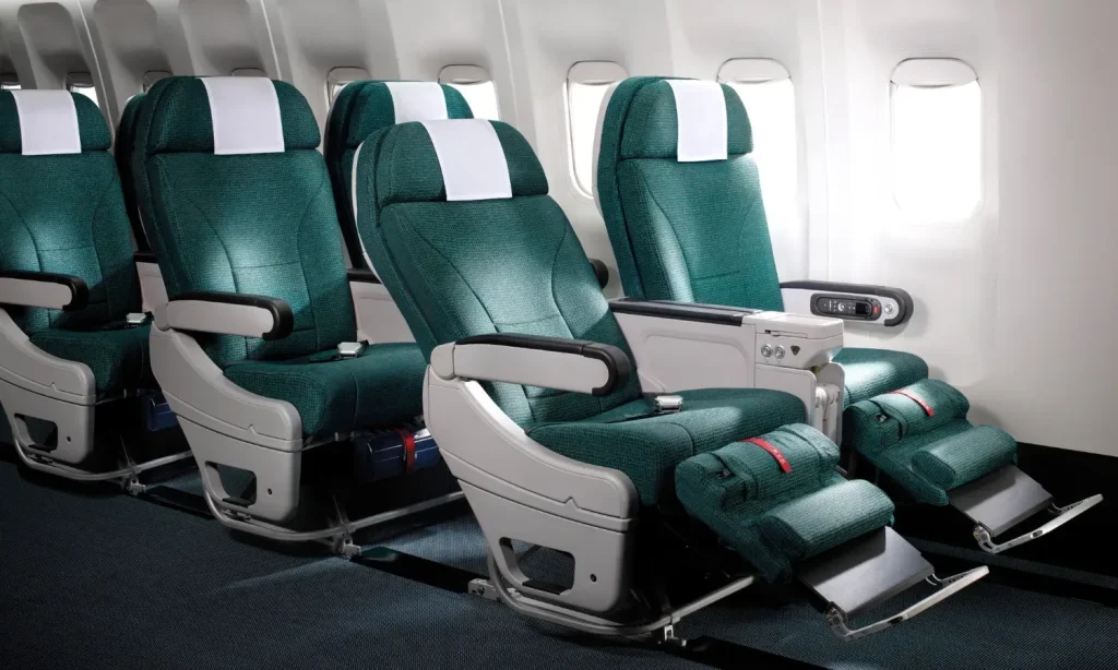 Nội thất và trang thiết bị trên máy bay Cathay Pacific vô cùng thoải mái 