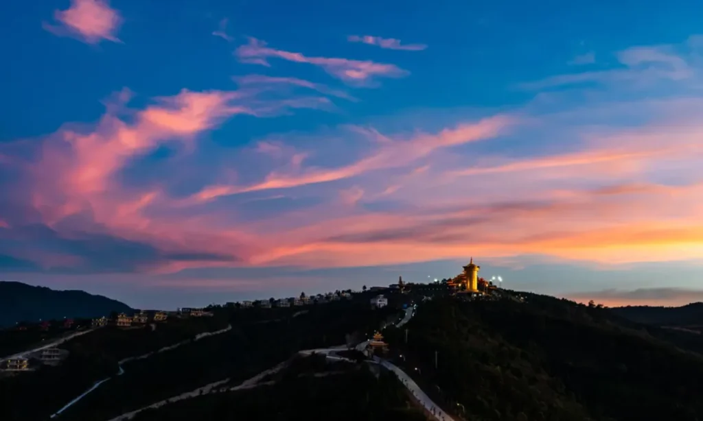 Bầu trời tại Samten Hills Da Lat