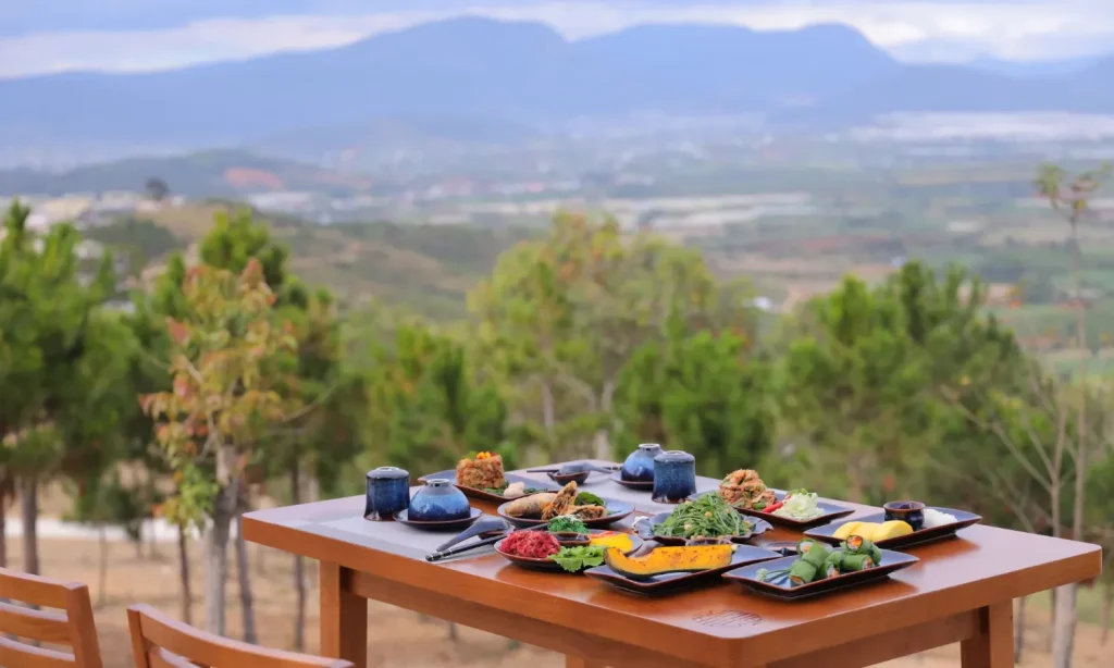 Thưởng thức các món ăn chay tại nhà hàng Samten Hills