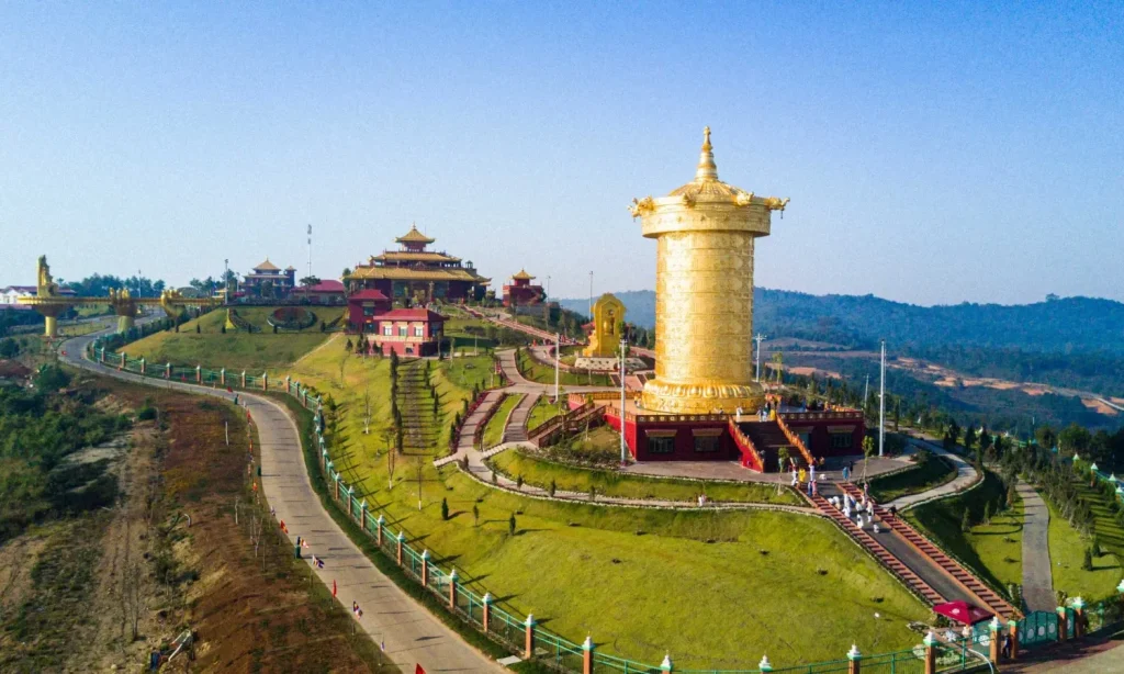 Đại bảo Tháp Kinh Luân sừng sững, uy nghiêm