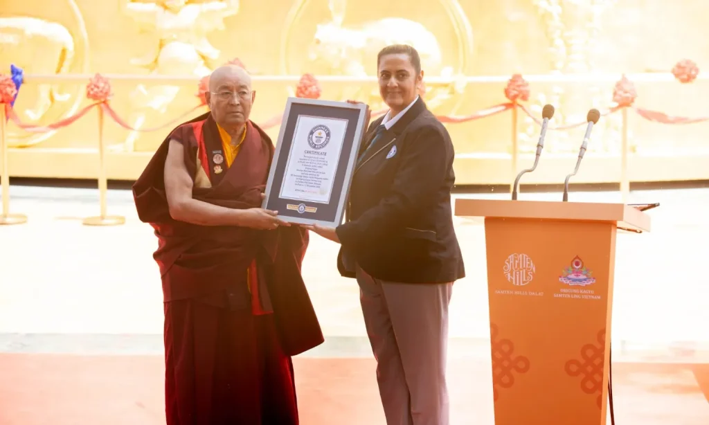 Đại bảo tháp Kinh Luân nhận kỷ lục lớn nhất thế giới