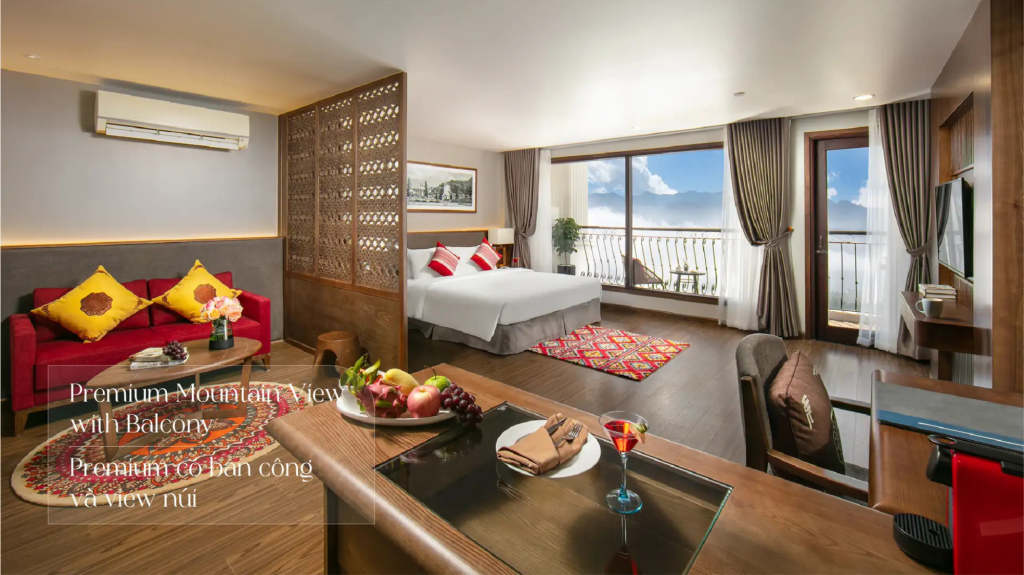 Không gian hạng phòng Premium With Balcony Mountain View của DeLaSol Sapa Hotel 