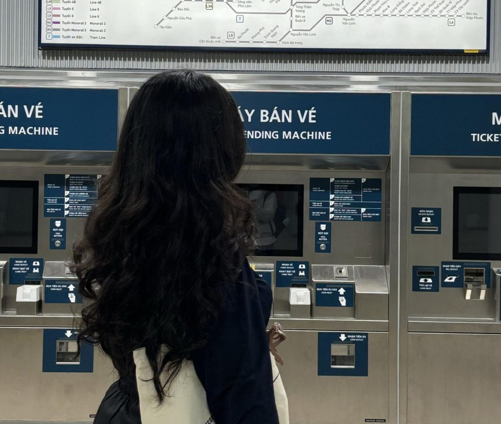 check in quay ban ve tu dong tai ga Ben Thanh