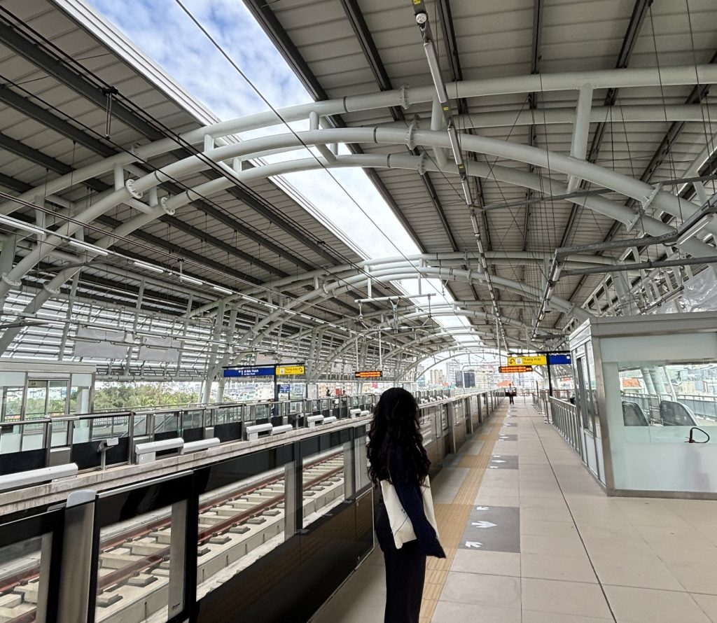 mai vom cong cua ga Van Thanh