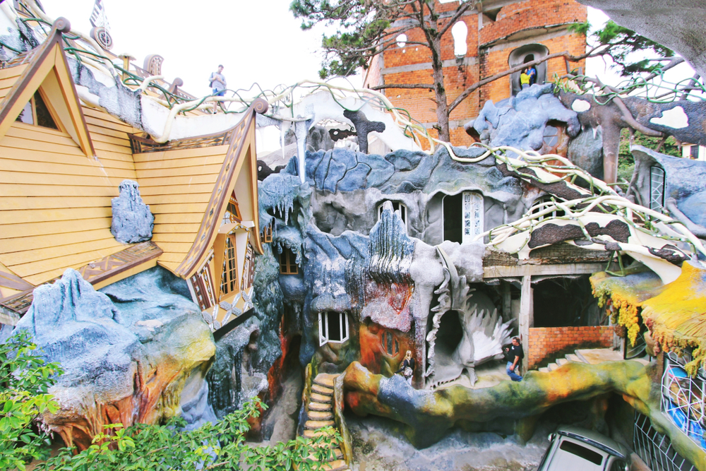 ngoi nha ma quai dalat