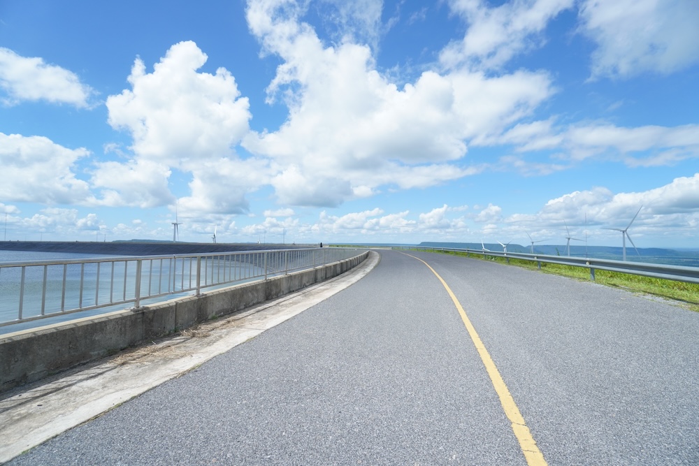 ที่ปั่นจักรยาน บริเวณสันเขื่อน บนเขายายเที่ยง