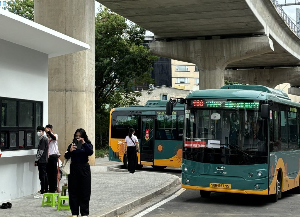 tuyen bus dien den ga van thanh