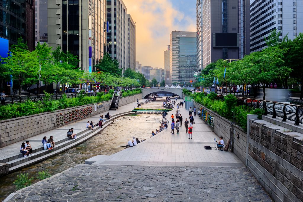 คลองชองกเยชอน (Cheonggyecheon Stream)