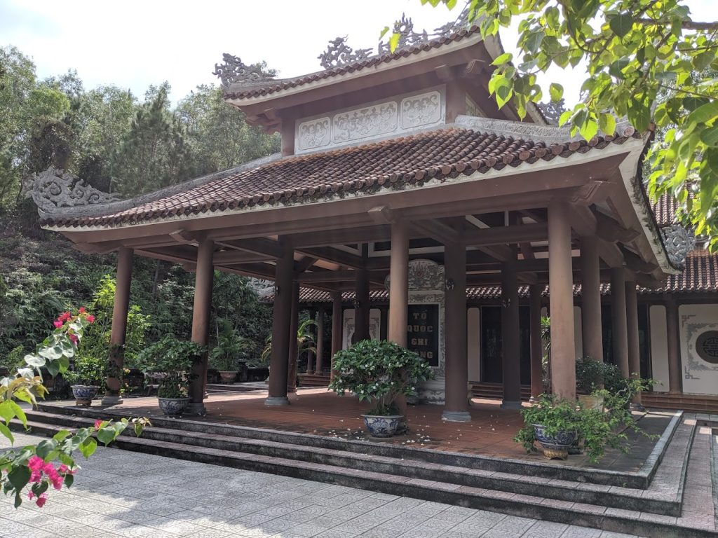 Di Tích Lịch Sử Chín Hầm