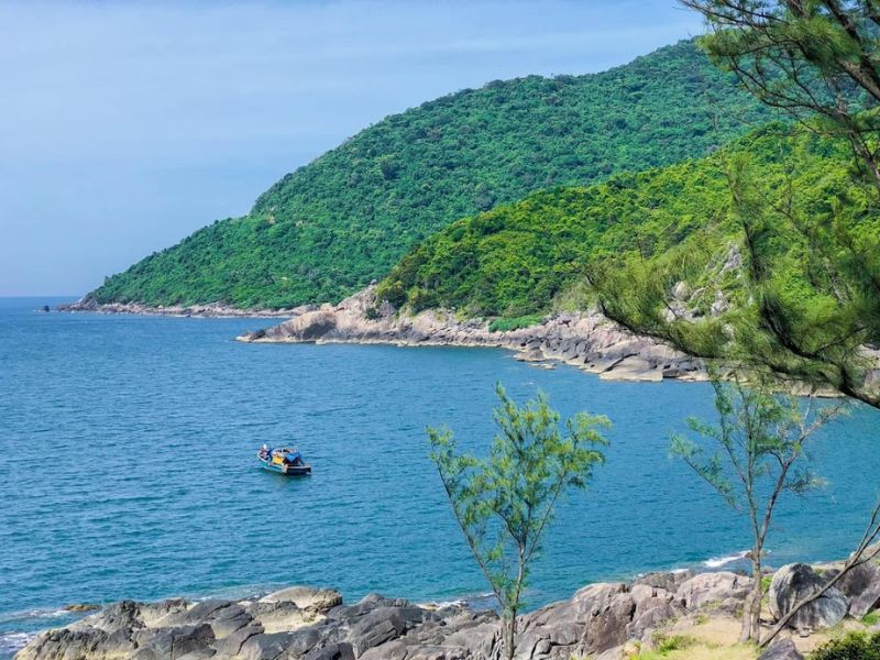 Bãi Đá Đen - địa điểm du lịch Đà Nẵng