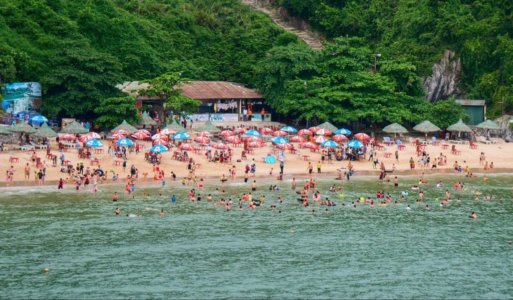 Bãi biển Cát Bà - một trong những địa điểm thu hút nhất Hải Phòng | Đồi thiên văn Hải Phòng