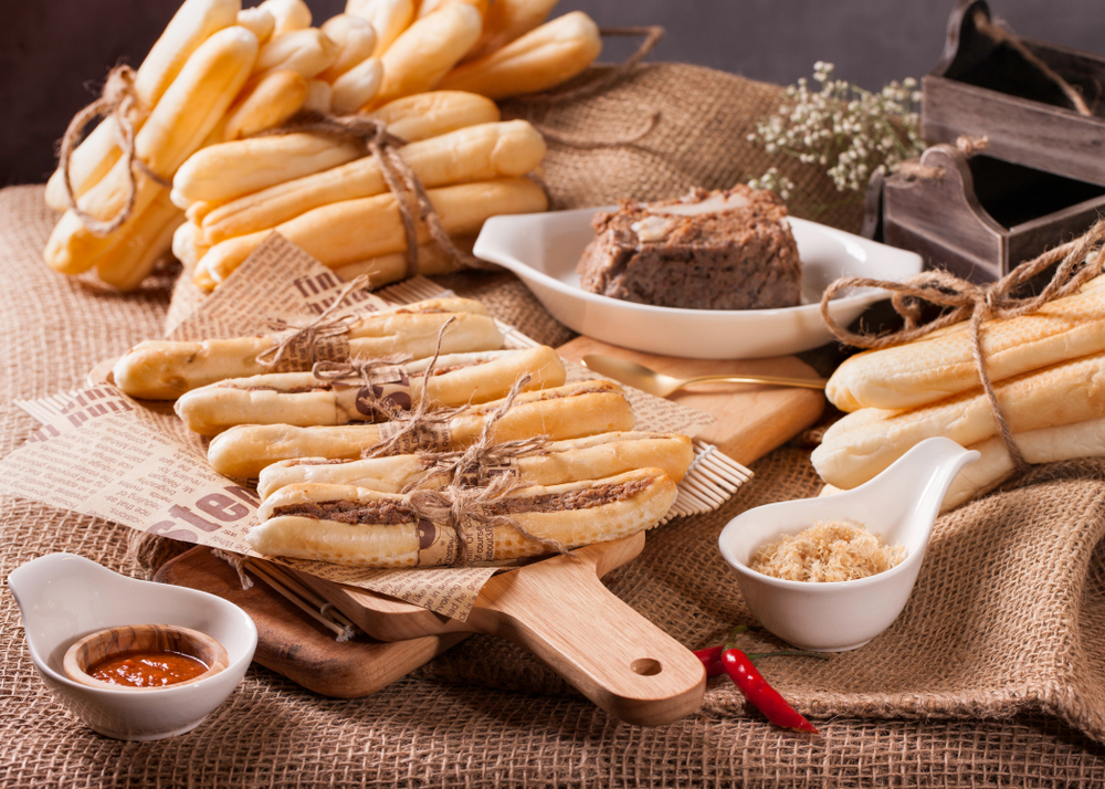 Những chiếc bánh mì que thơm ngon | Chợ Cát Bi Hải Phòng