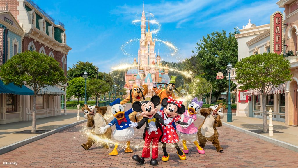 Hãy đến với Hong Kong Disneyland để trải nghiệm một giấc mơ thần tiên đúng nghĩa, với những nhân vật tuổi thơ mà bạn yêu mến! | Credit: Hong Kong Disneyland