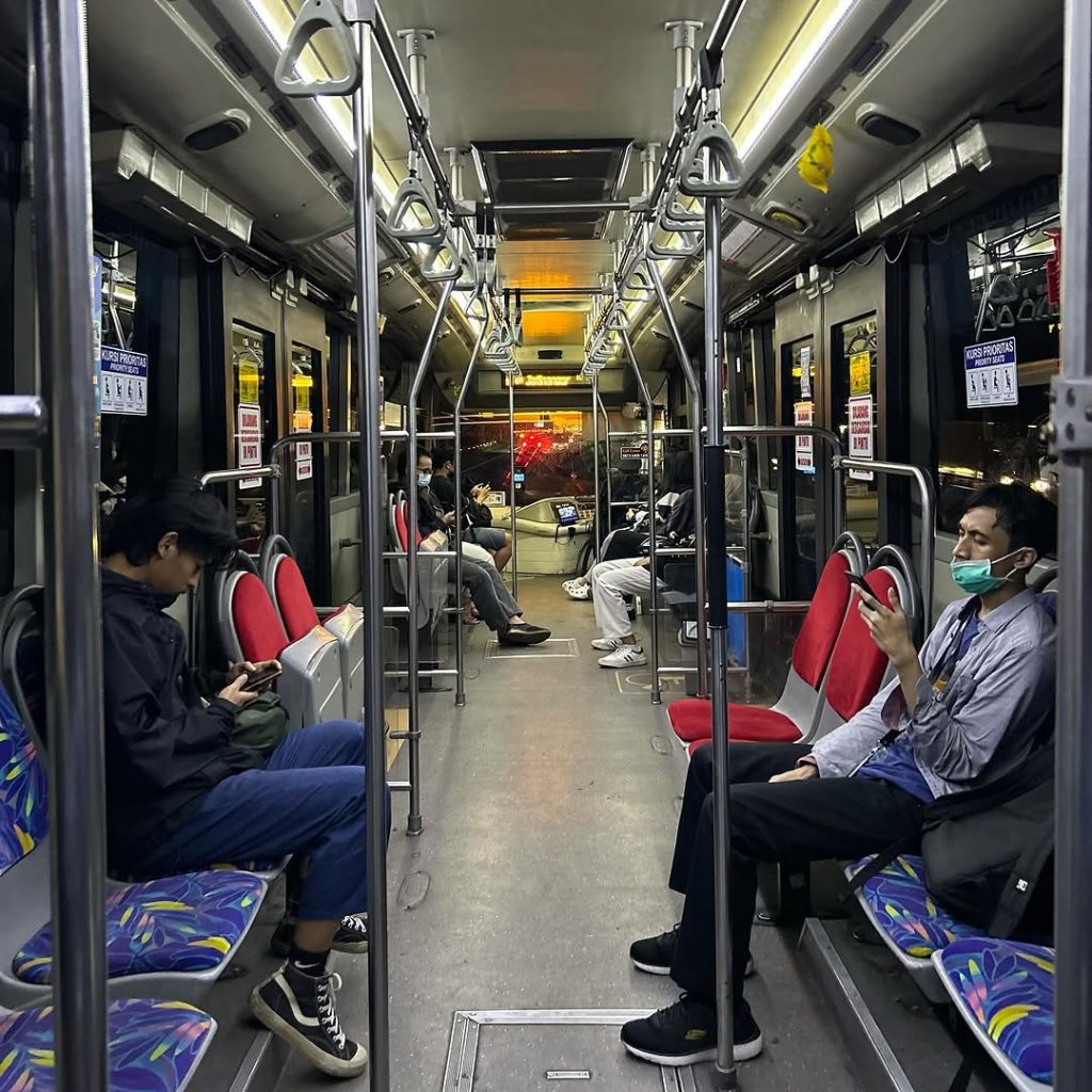 Jam Operasional Bus Metro Jabar Trans