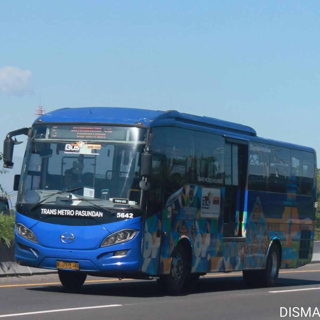Tentang Bus Metro Jabar Trans