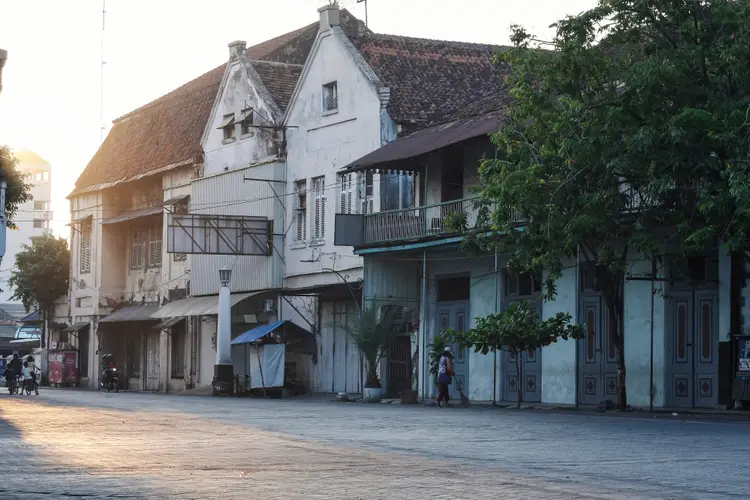 Landmark Terkenal & Tempat Wisata Dekat Kantor Kencana Travel Semarang