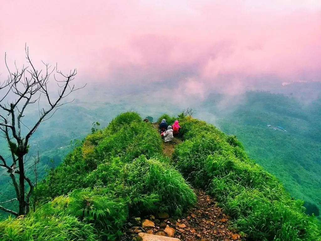 Wisata Gunung Batu