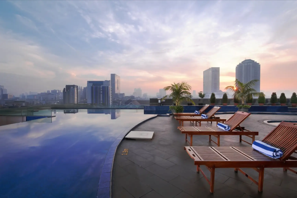Merlynn Park Hotel - Kolam Renang