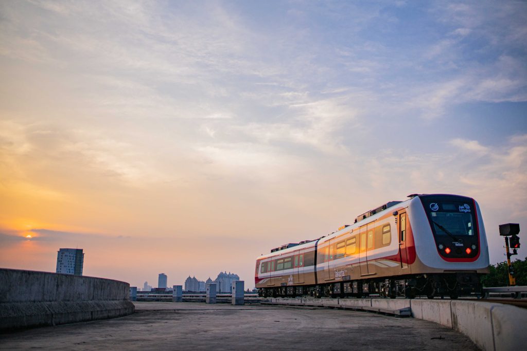 Tips Naik LRT untuk Pemula