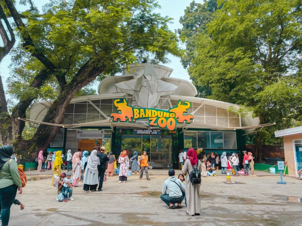 Landmark Terkenal & Tempat Wisata di Sekitar Pasteur