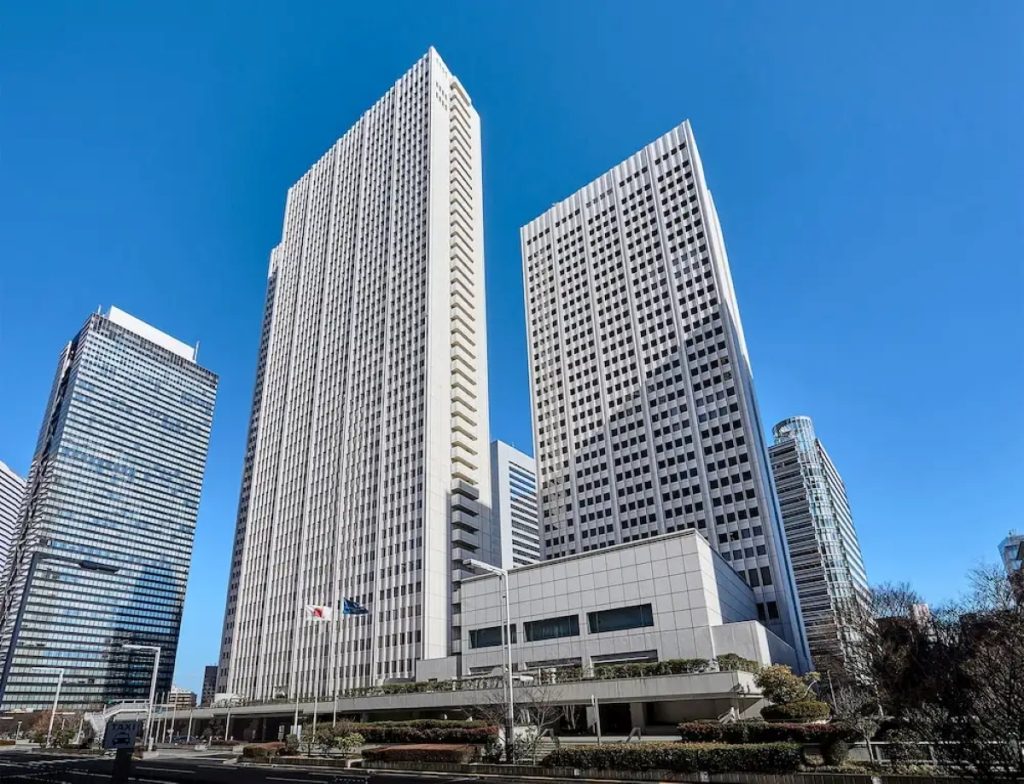 Hình ảnh Keio Plaza Hotel Tokyo nhìn từ xa | Du lịch Nhật Bản mùa thu