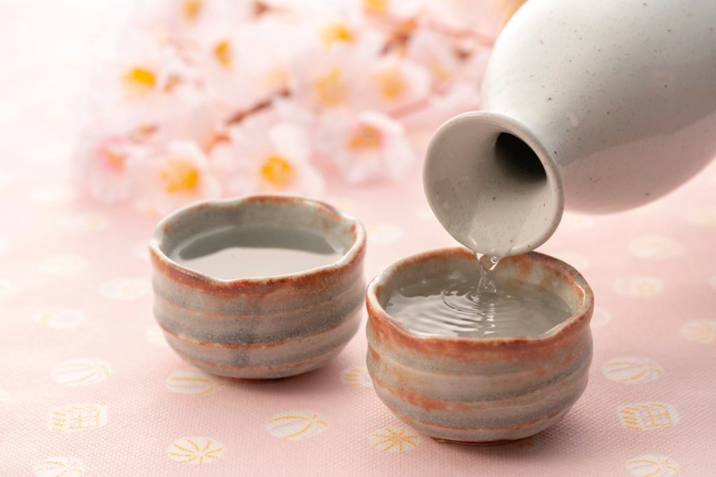 Rượu sake Hiyaoroshi và Akiagari là hai tuyệt phẩm không thể bỏ qua khi du lịch Nhật Bản mùa thu 