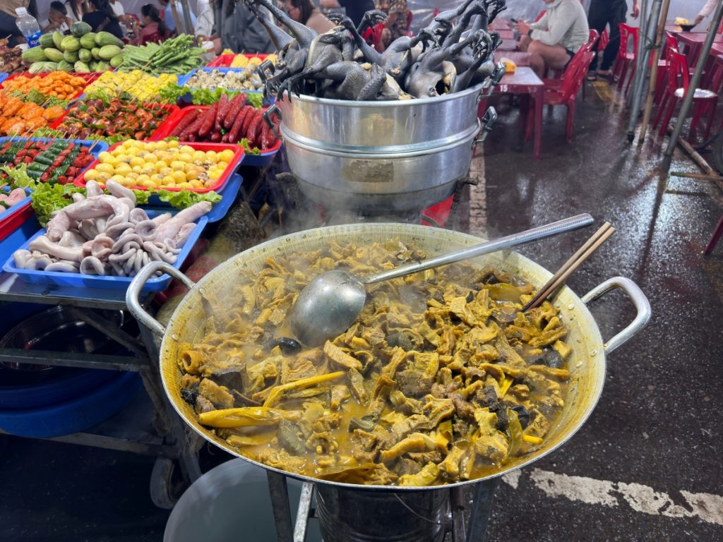 Thắng cố món ăn truyền thống đặc trưng của người H’Mông tại Sapa | Du lịch Sapa mùa đông