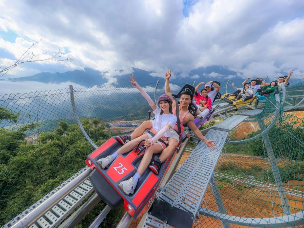 Trải nghiệm xe trượt núi Sapa Alpine Coaster bản Mòng | Du lịch Sapa mùa đông