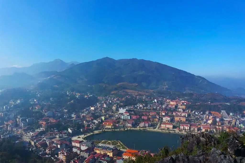 Núi Hàm Rồng được ví như 