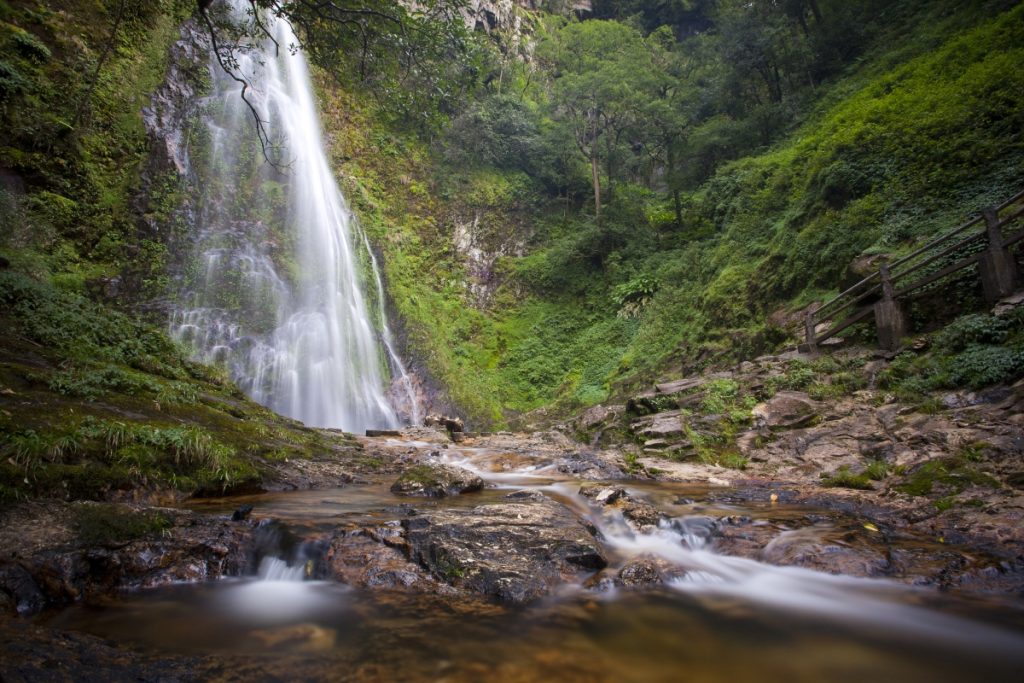 Thác Tình Yêu là điểm dừng chân hoàn hảo cho những tâm hồn yêu sự lãng mạn và tĩnh lặng | Du lịch Sapa mùa đông